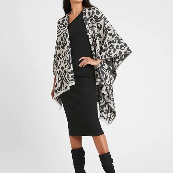 Banana Republic Reversible Leopard Poncho - Picture 2 of 6